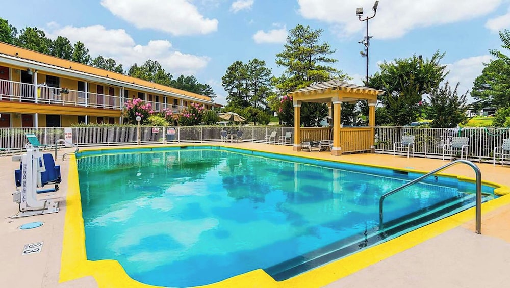 Rodeway Inn And Suites 39/48
