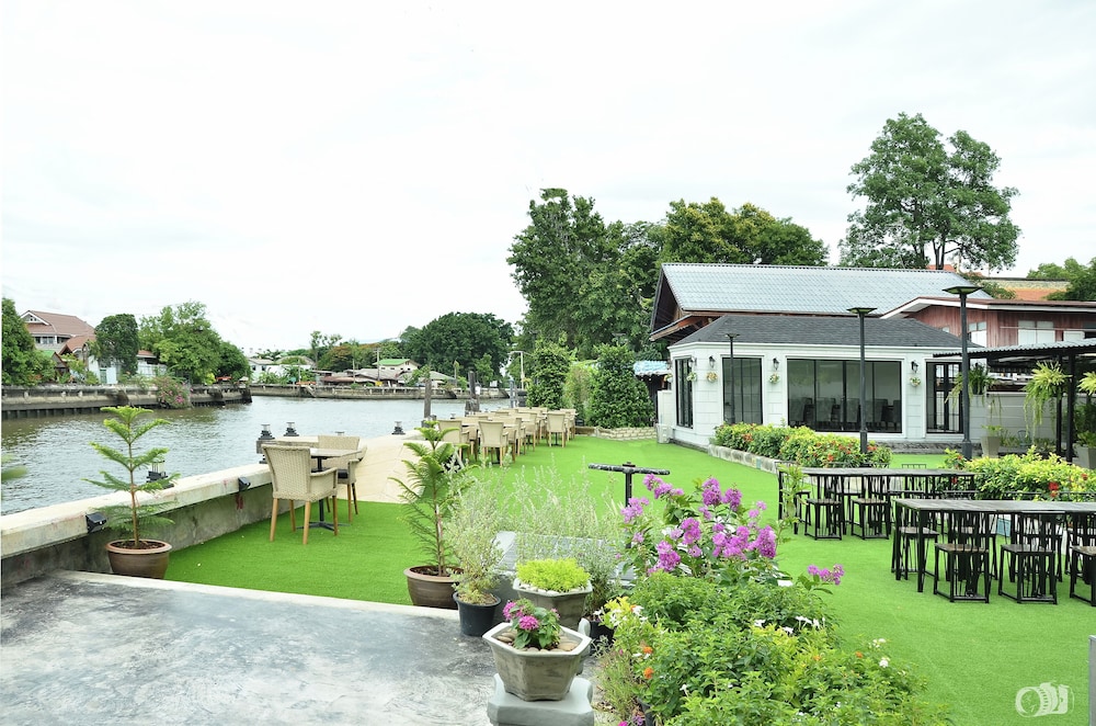 NORN Rimklong Bangkok Hotel 50/50