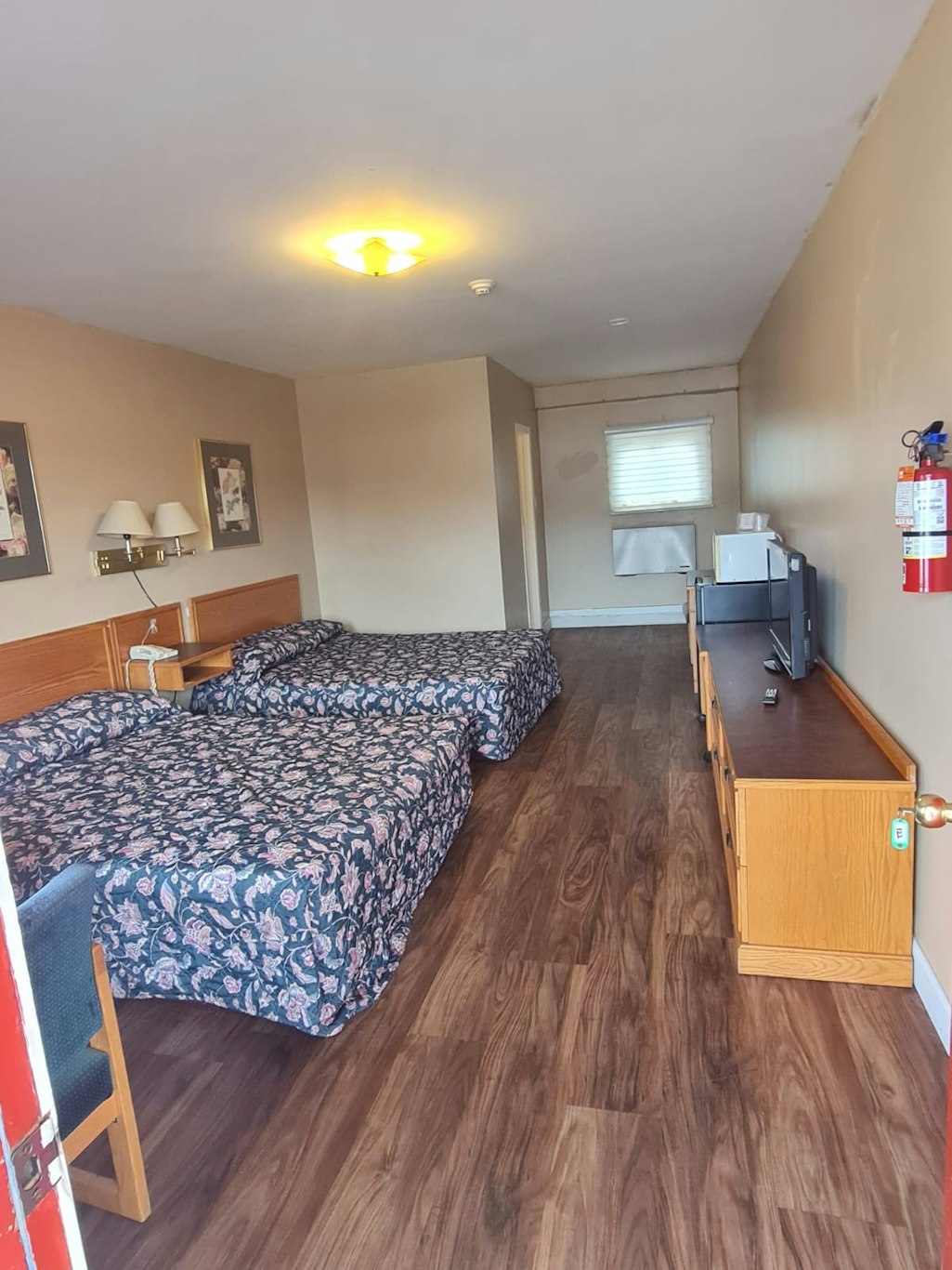 Skyways Motel Muskoka Gravenhurst ON 11 9/15