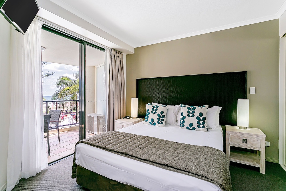 Mantra Coolangatta Beach 15/63