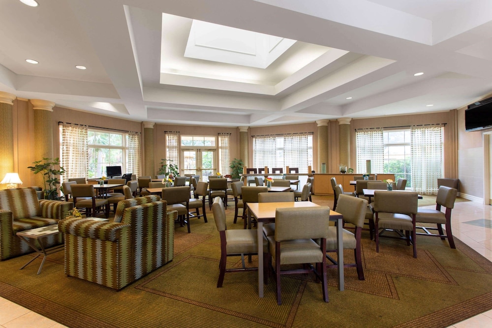 La Quinta Inn & Suites by Wyndham Jacksonville Butler Blvd 39/55