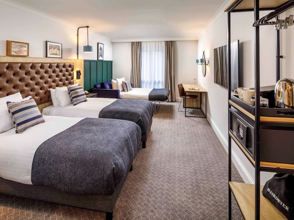 PRIVILEGE, TWIN BEDS