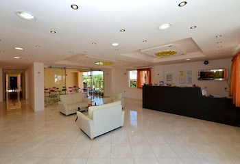 GOLDEN ROSE SUITES 15/62