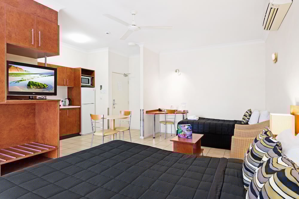 Cairns Queens Court 2/36
