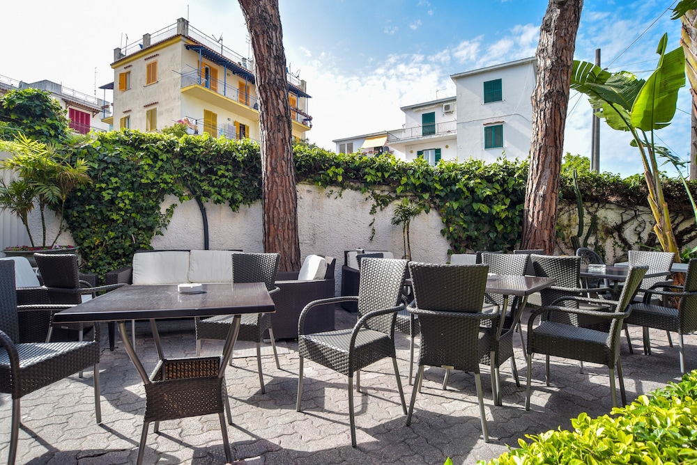 HOTEL VILLA TINA 41/56