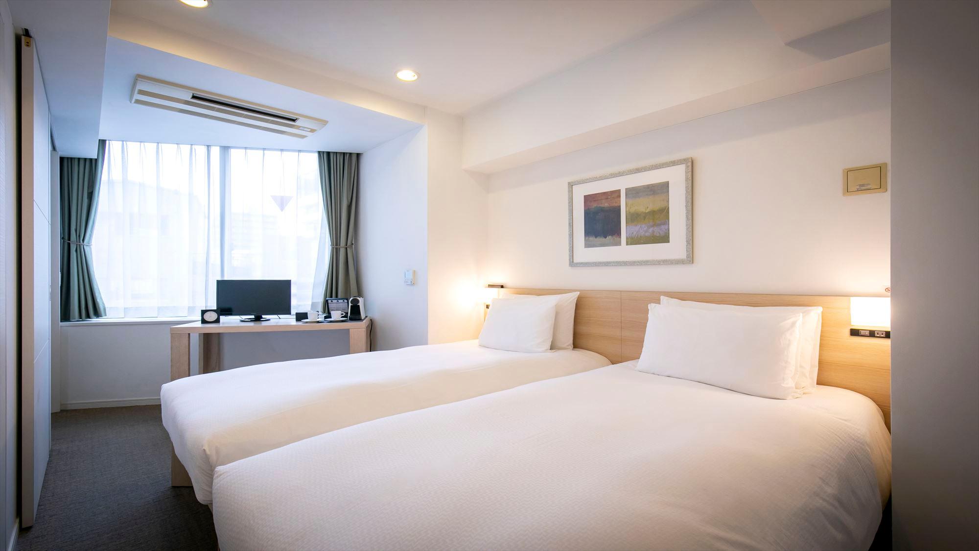 Hollywood, Suite, Twin Beds, City View