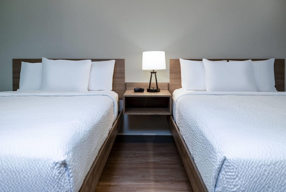 ECHO Suites Extended Stay by Wyndham Houston Pasadena Fwy Pl 31/59