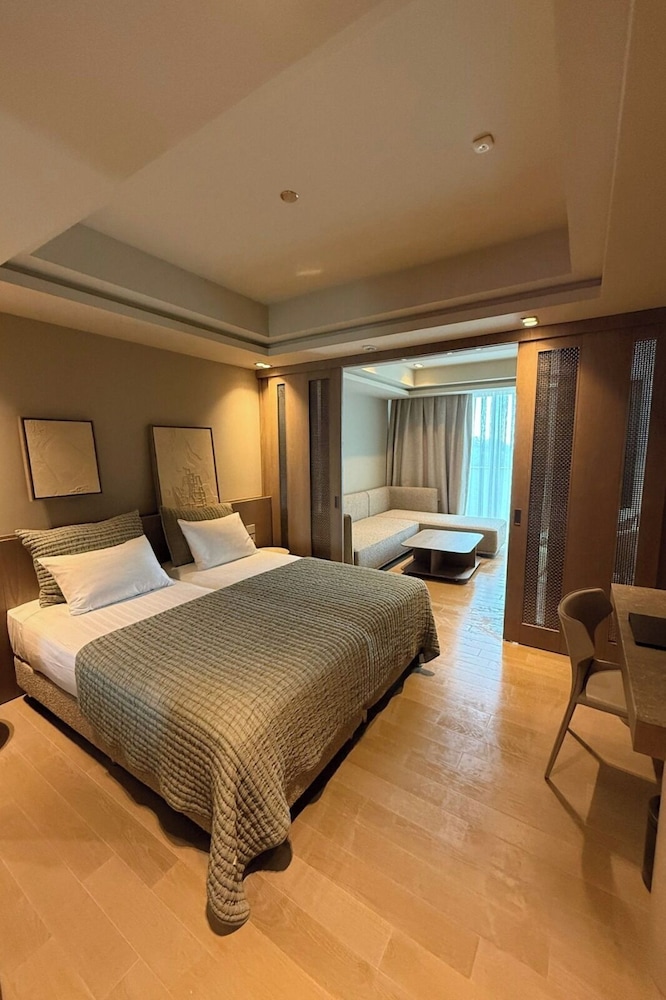 DELUXE, SEA VIEW