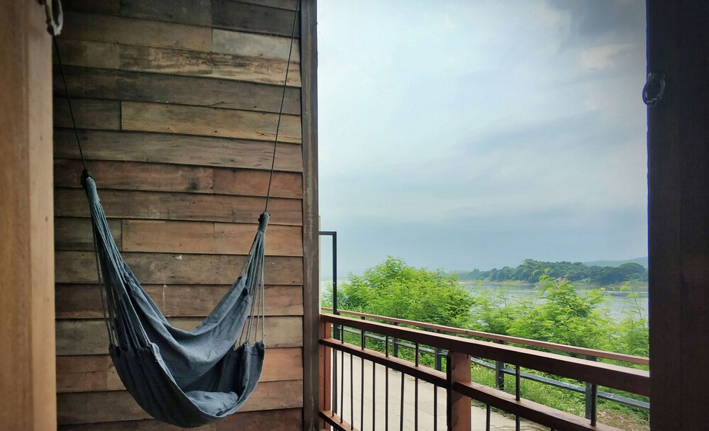 Suneta Hostel Chiangkhan 2/18