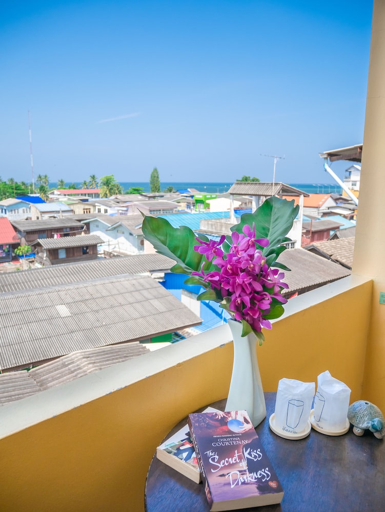 Chomsin Hua Hin Hotel 37/49
