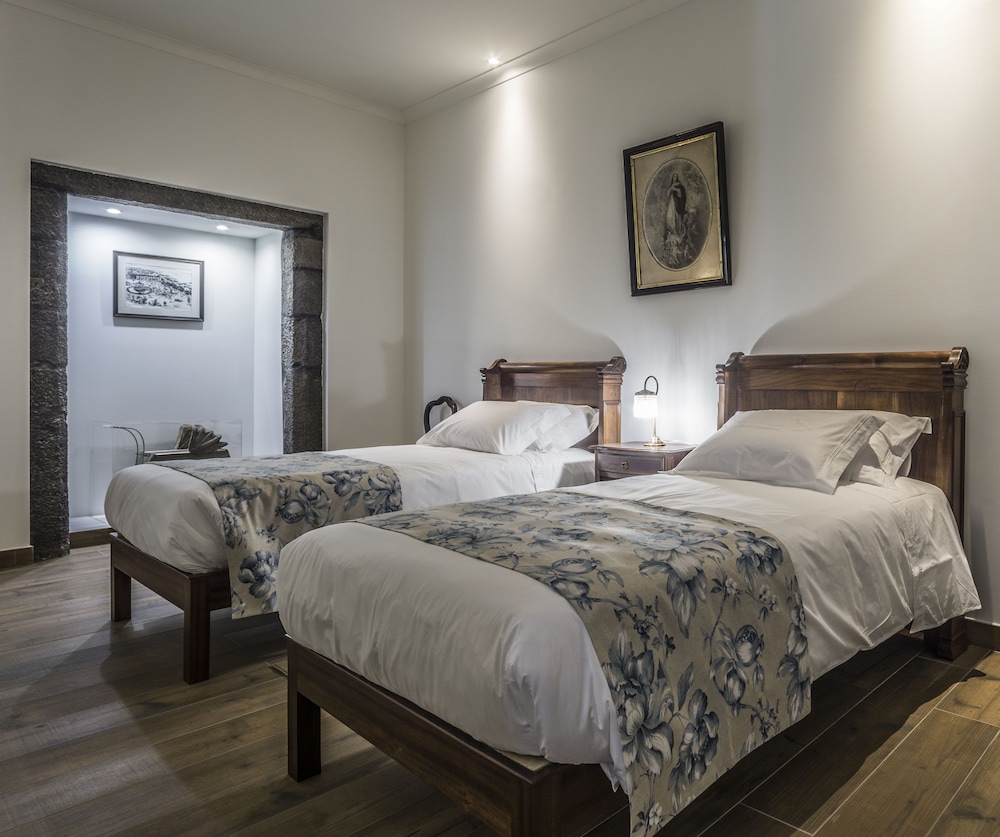 Suite, Twin Beds, City View, Sofa