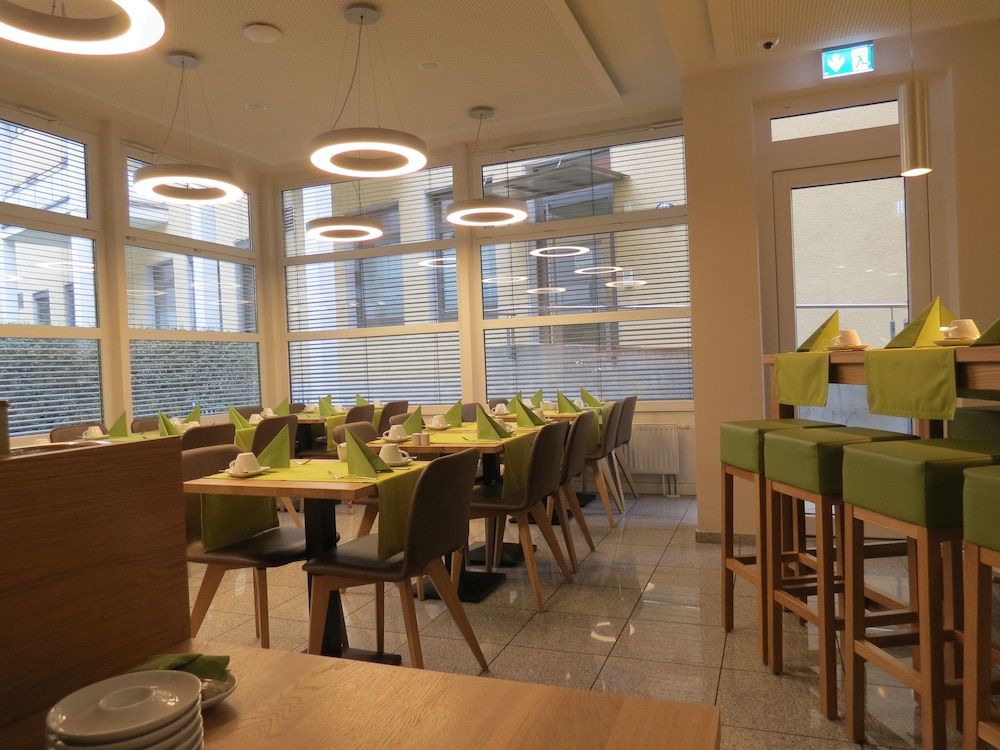 Hotel Neuthor 36/50