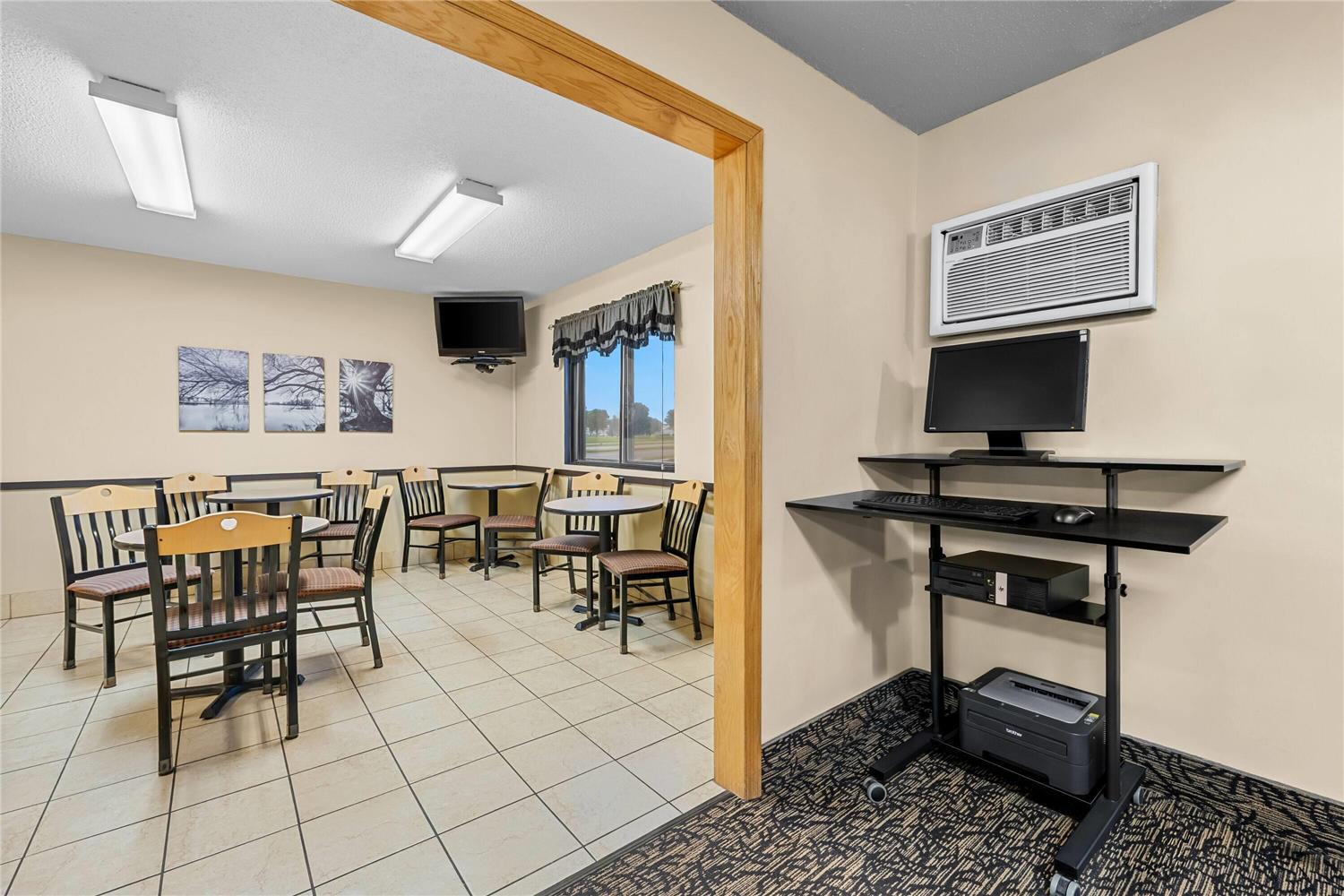 Super 8 By Wyndham Alexandria Mn 9/13