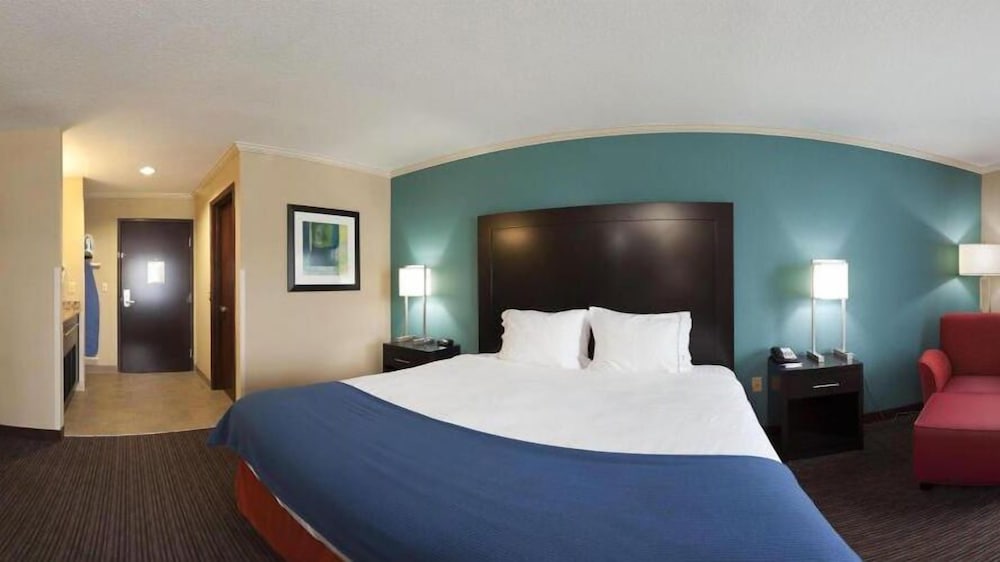 Holiday Inn Express Suites North Kansas City Ex Quality Inn Suites 12/52
