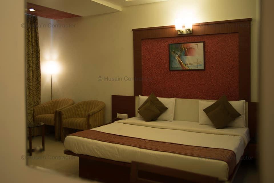BHARAT HOTEL 16/47