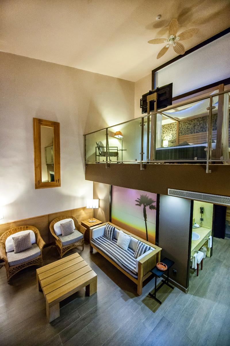 Duplex, Privilege, Single, with Pool