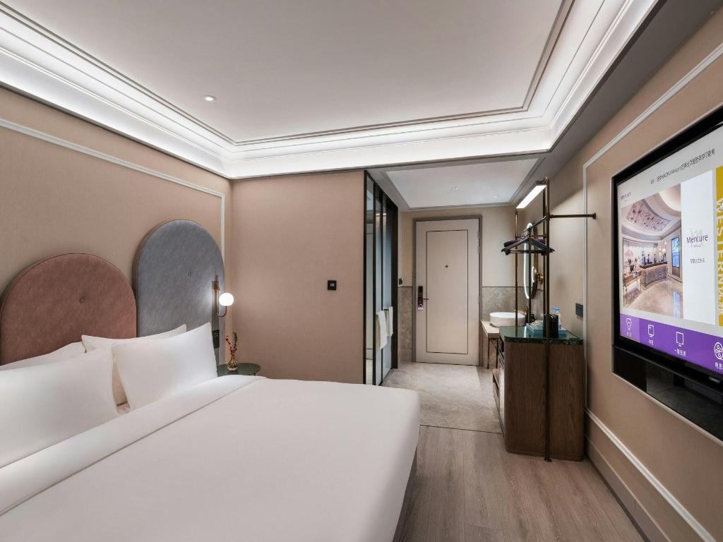 EXECUTIVE, KING BED