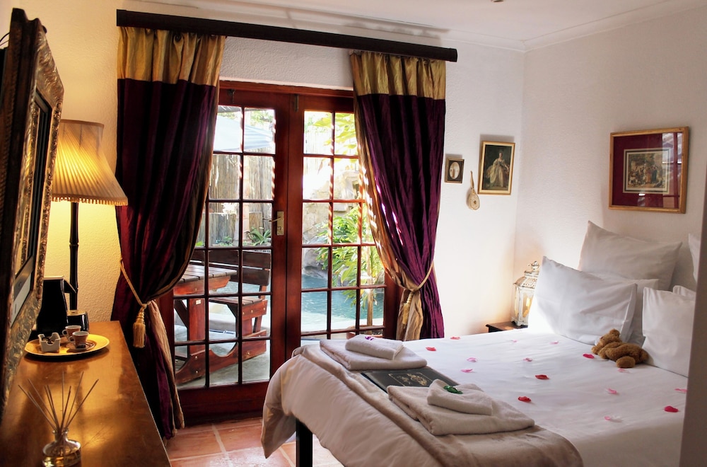 Room, King Bed, Pool Side