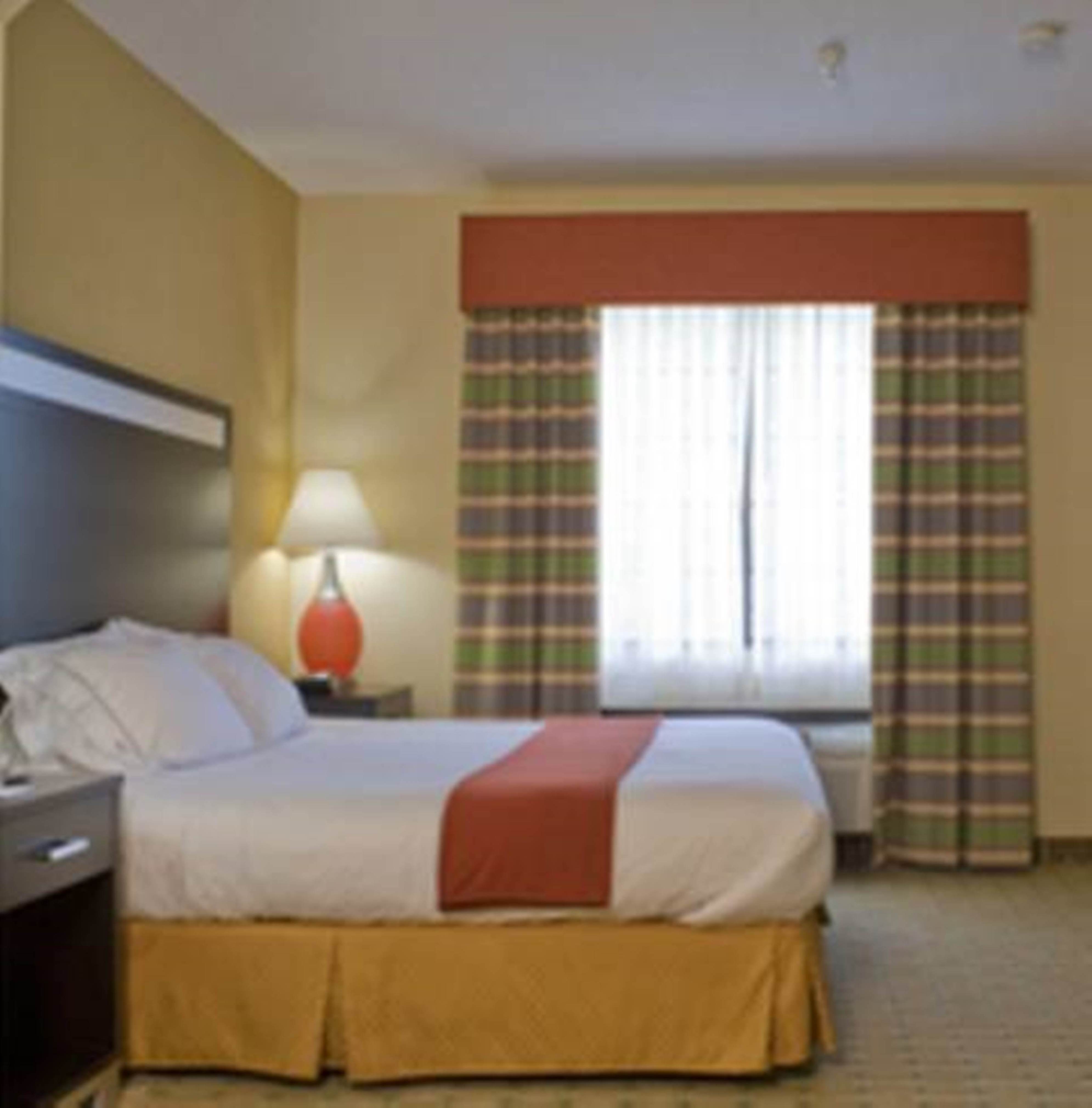 Holiday Inn Express Hotel and Suites ACWORTH - KENNESAW NORTHWEST 13/70
