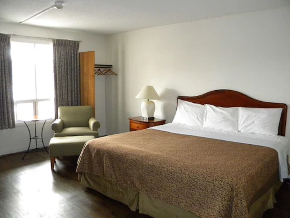 ROOM, KING BED