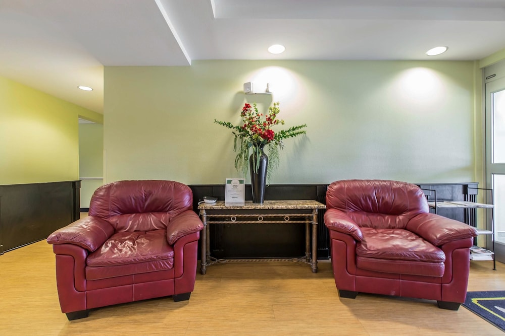 Mainstay Suites Camp Lejeune 26/38