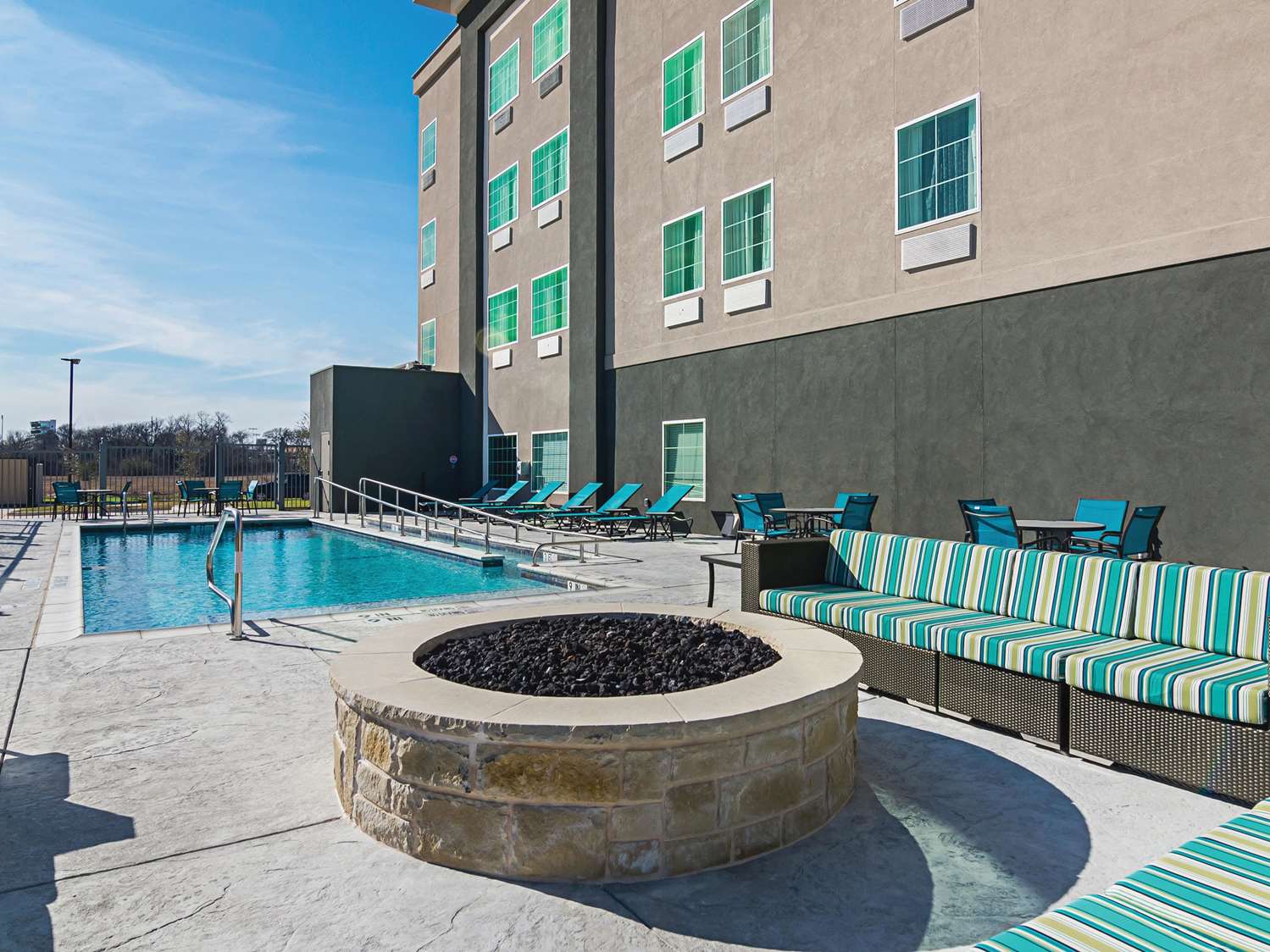 La Quinta Inn Suites By Wyndham Dallas Wylie 43/44