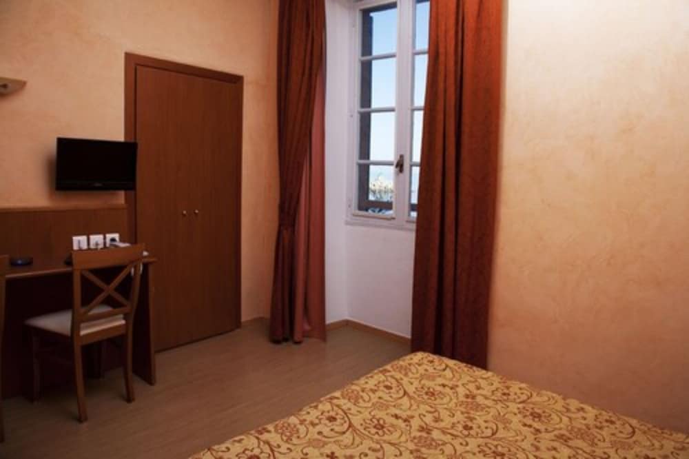 Hotel Posta Vecchia 71/84