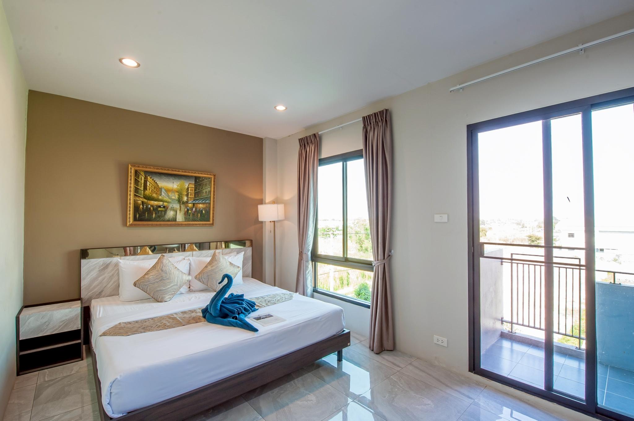 Deluxe, Double Bed, Side View