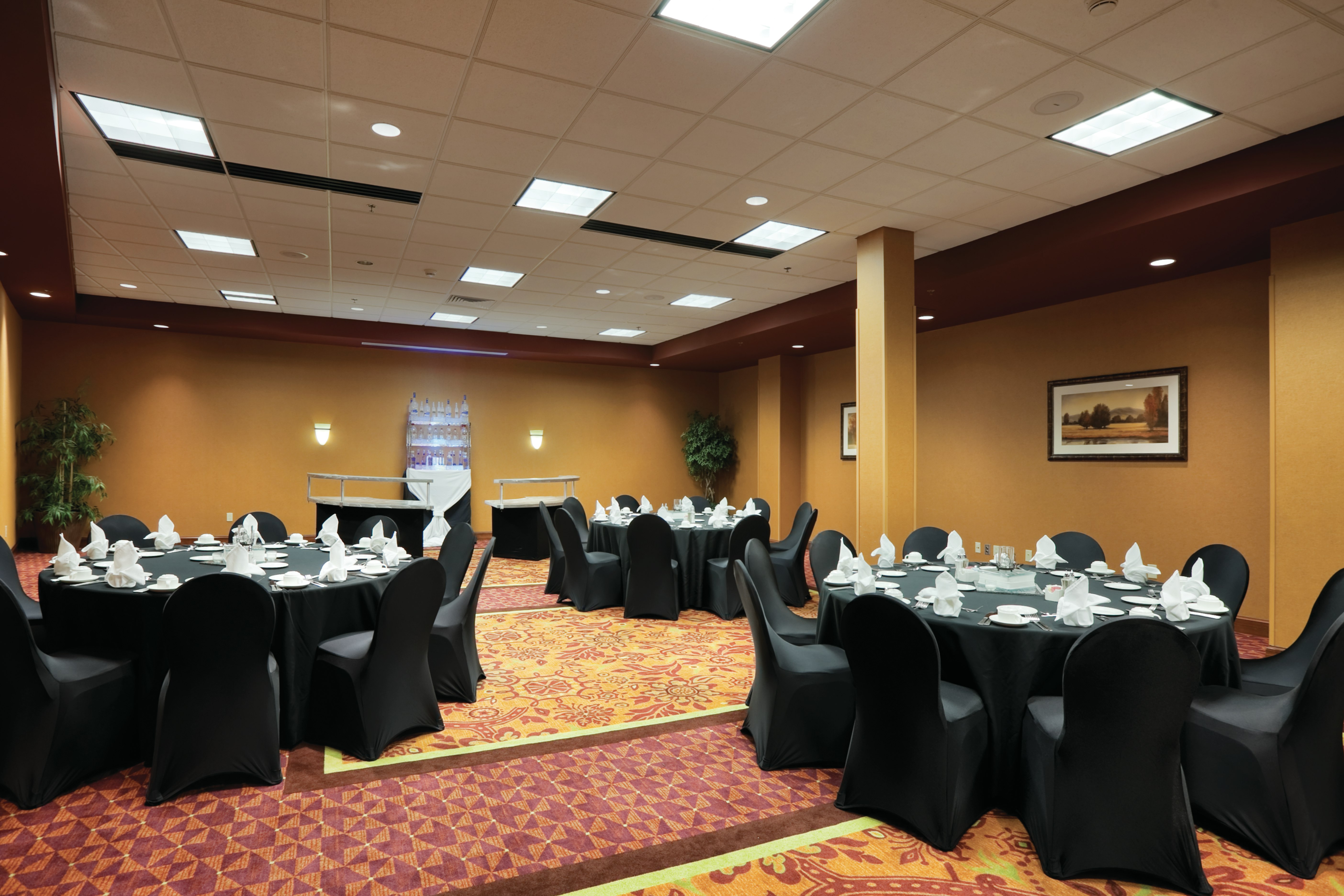Embassy Suites By Hilton E Peoria Riverfront Conf Center 52/60