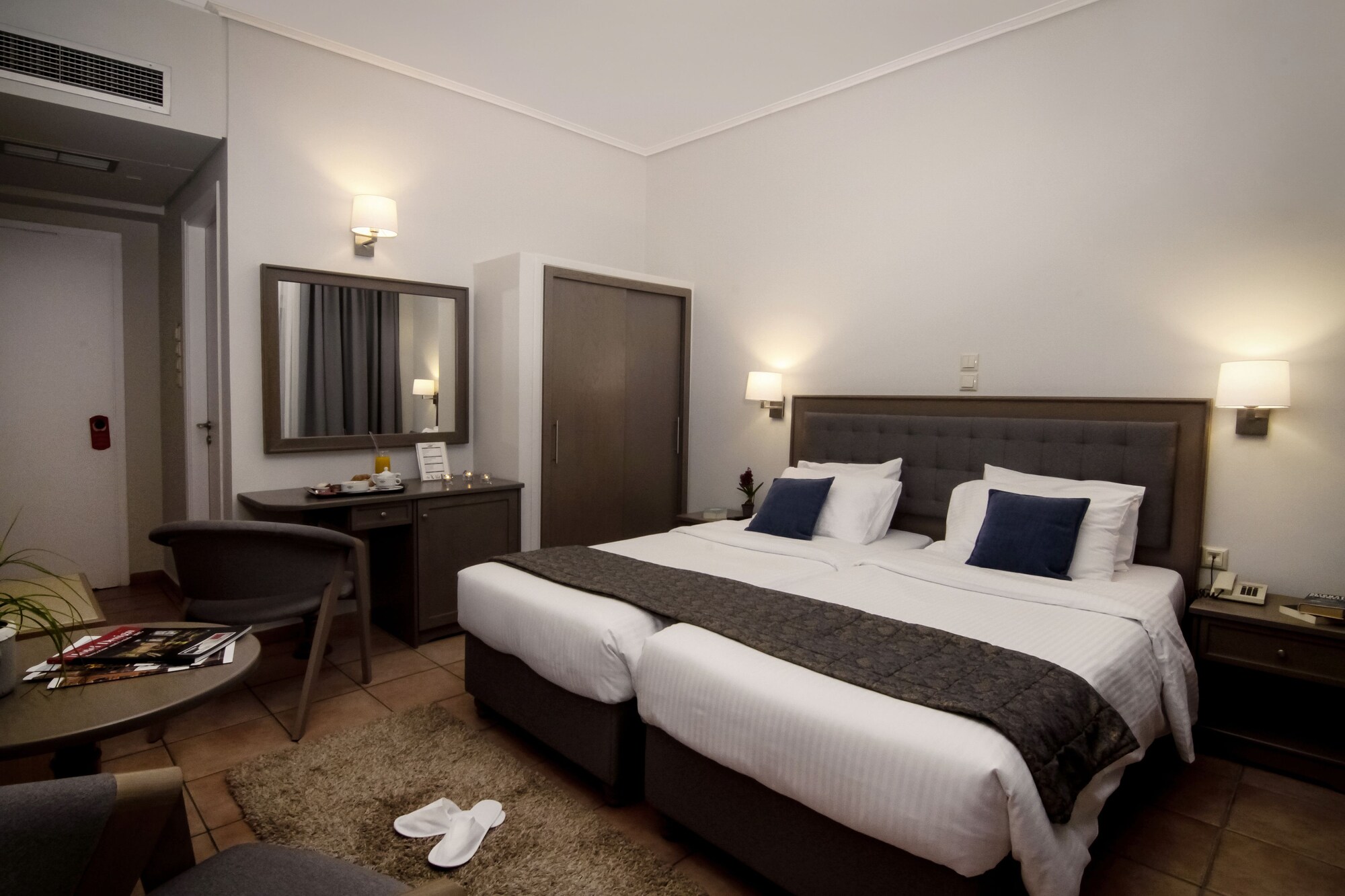suite, balcony
