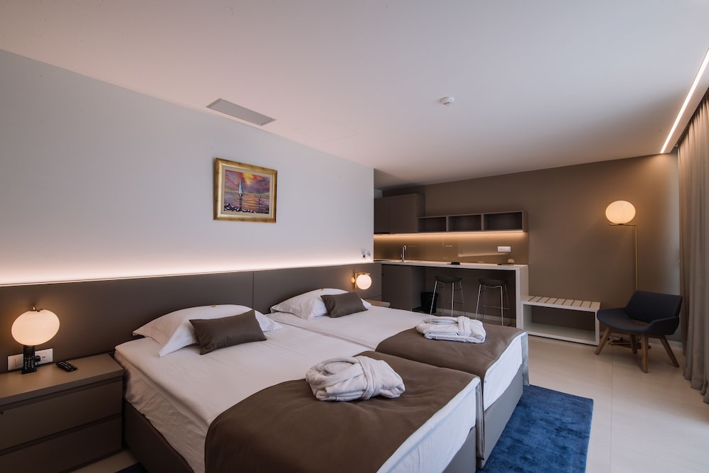 Joel Hotel 22/66
