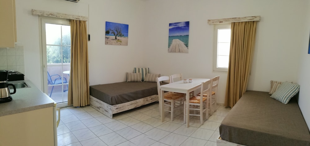 Evina Rooms & Suites 15/38