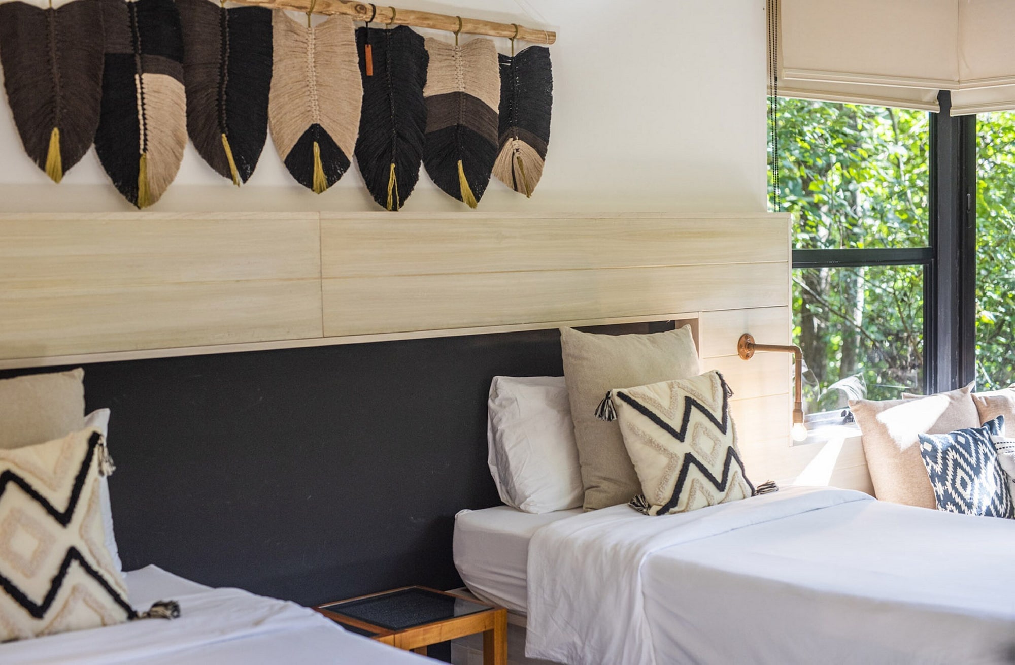 East, Bungalow, King Bed