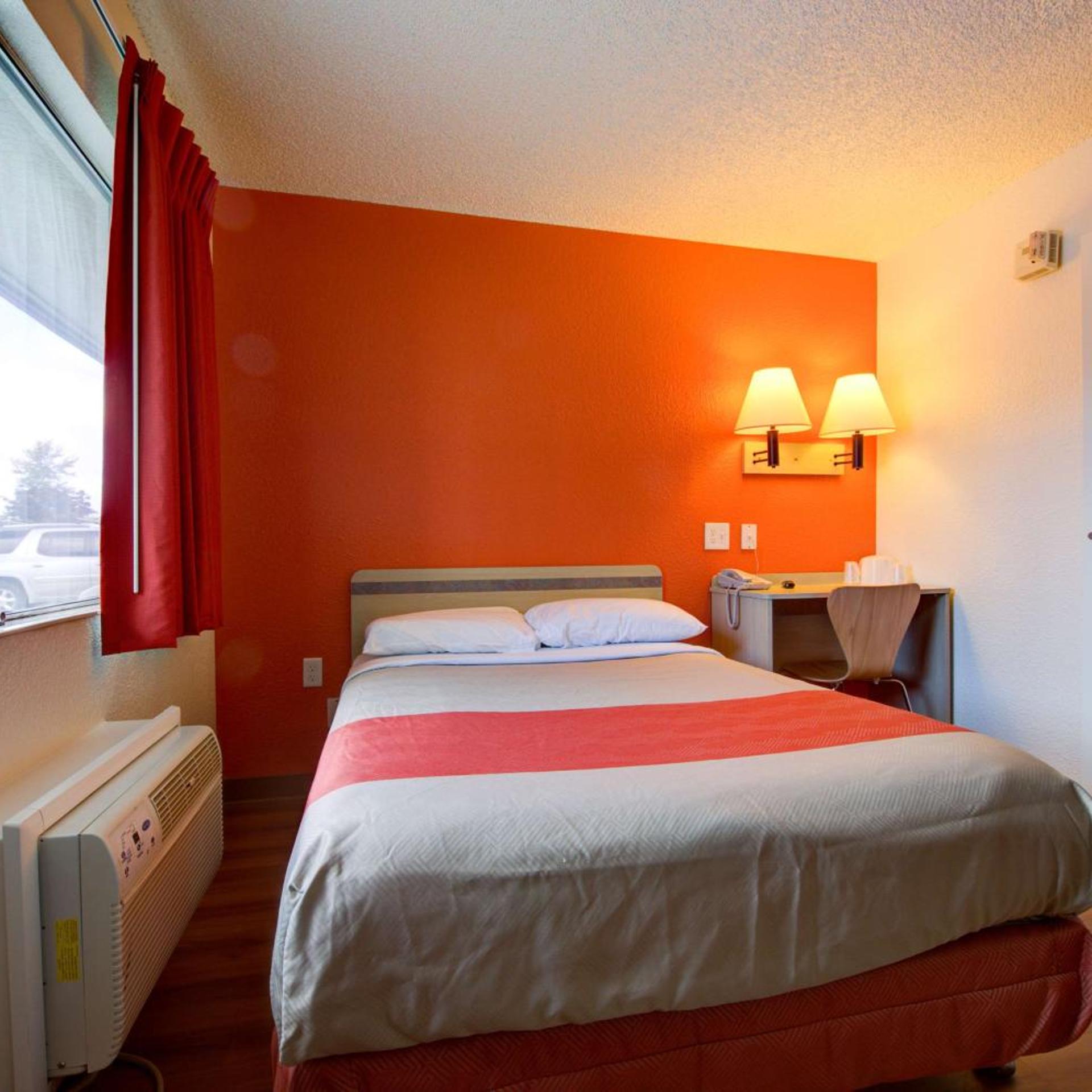 1 Queen Bed Micfridge، Motel6 Seattle, WA - Airport 9/10
