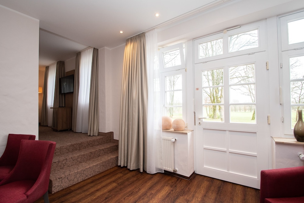 Parkhotel Schloss Hohenfeld (Parkhotel Hohenfeld) 40/65