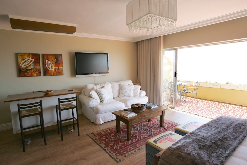 Dolphin Inn Guest House 57/74