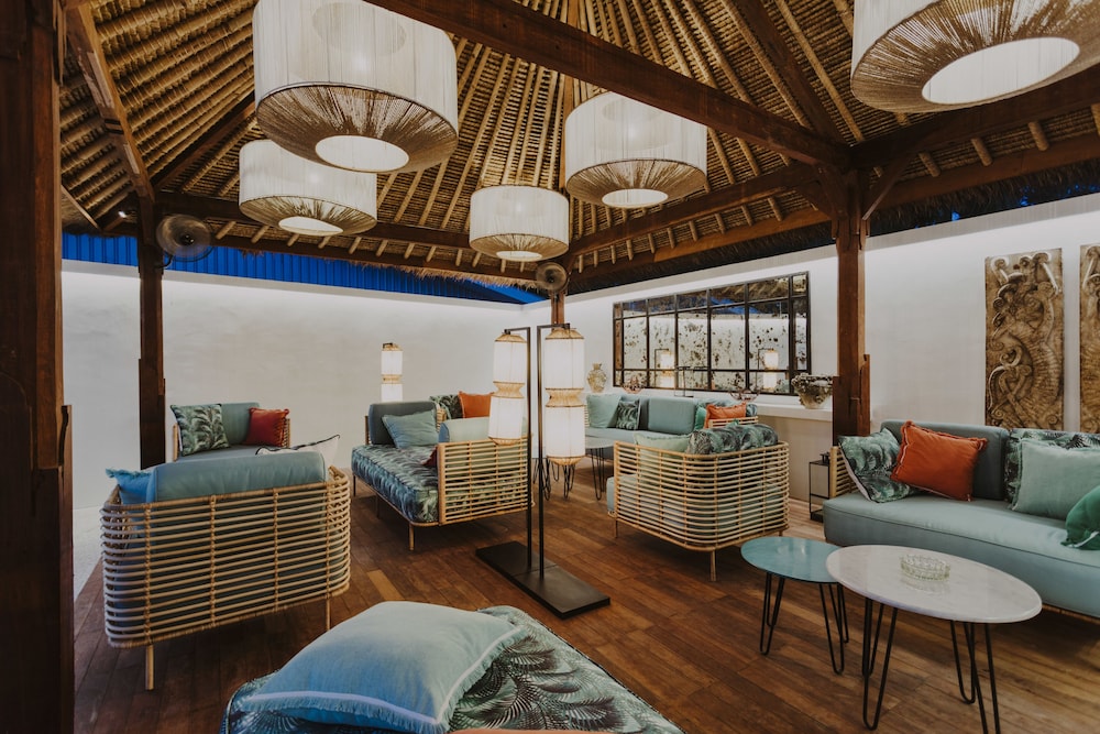Majo Private Villas 18/30