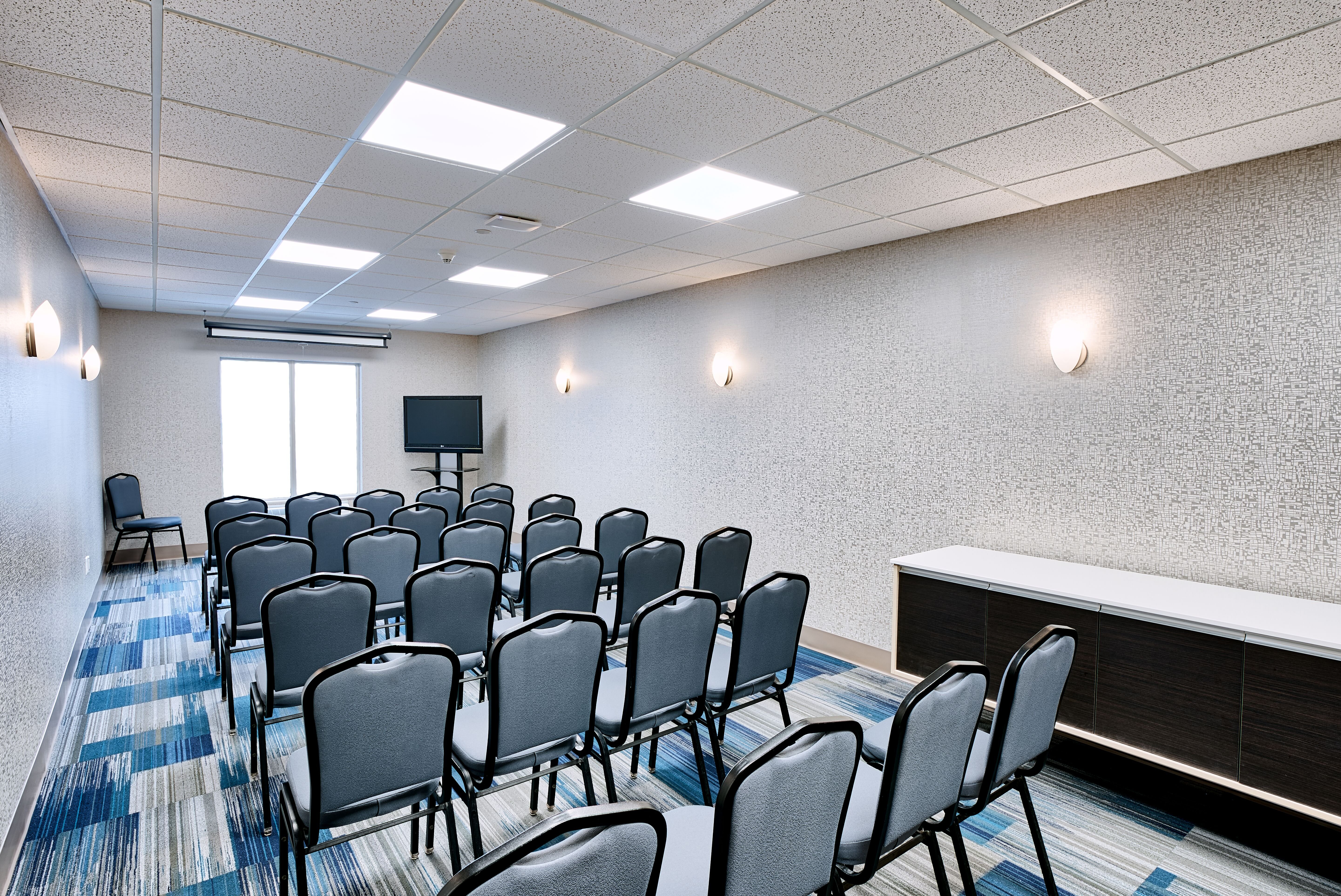 Holiday Inn Express Suites Dieppe Airport 59/63