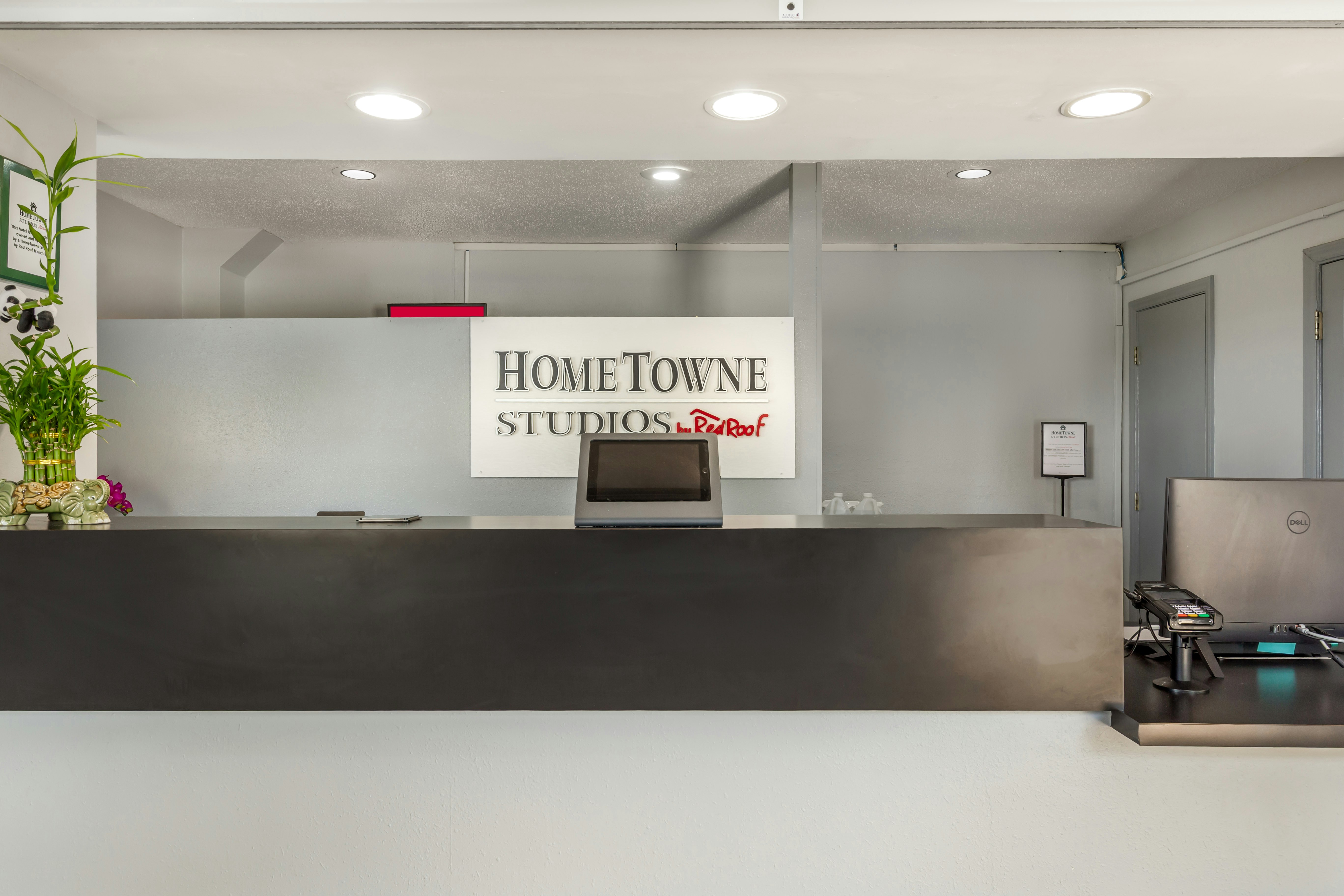 HomeTowne Studios & Suites by Red Roof Greensboro 7/28