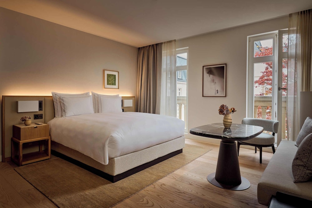 Garden, Deluxe, King Bed