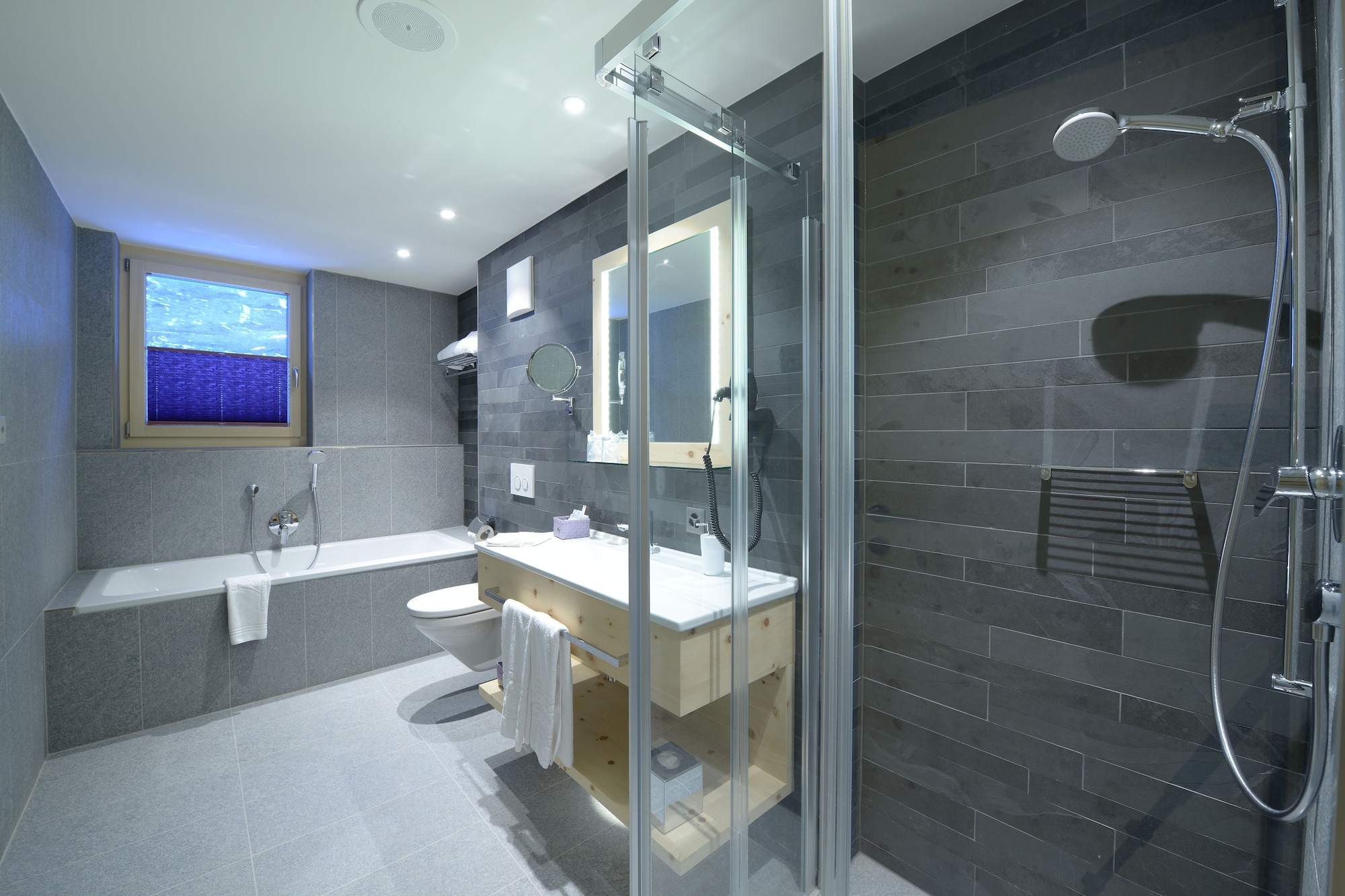JUNIOR SUITE, DOUBLE BED, MOUNTAIN VIEW, SOFA, BALCONY