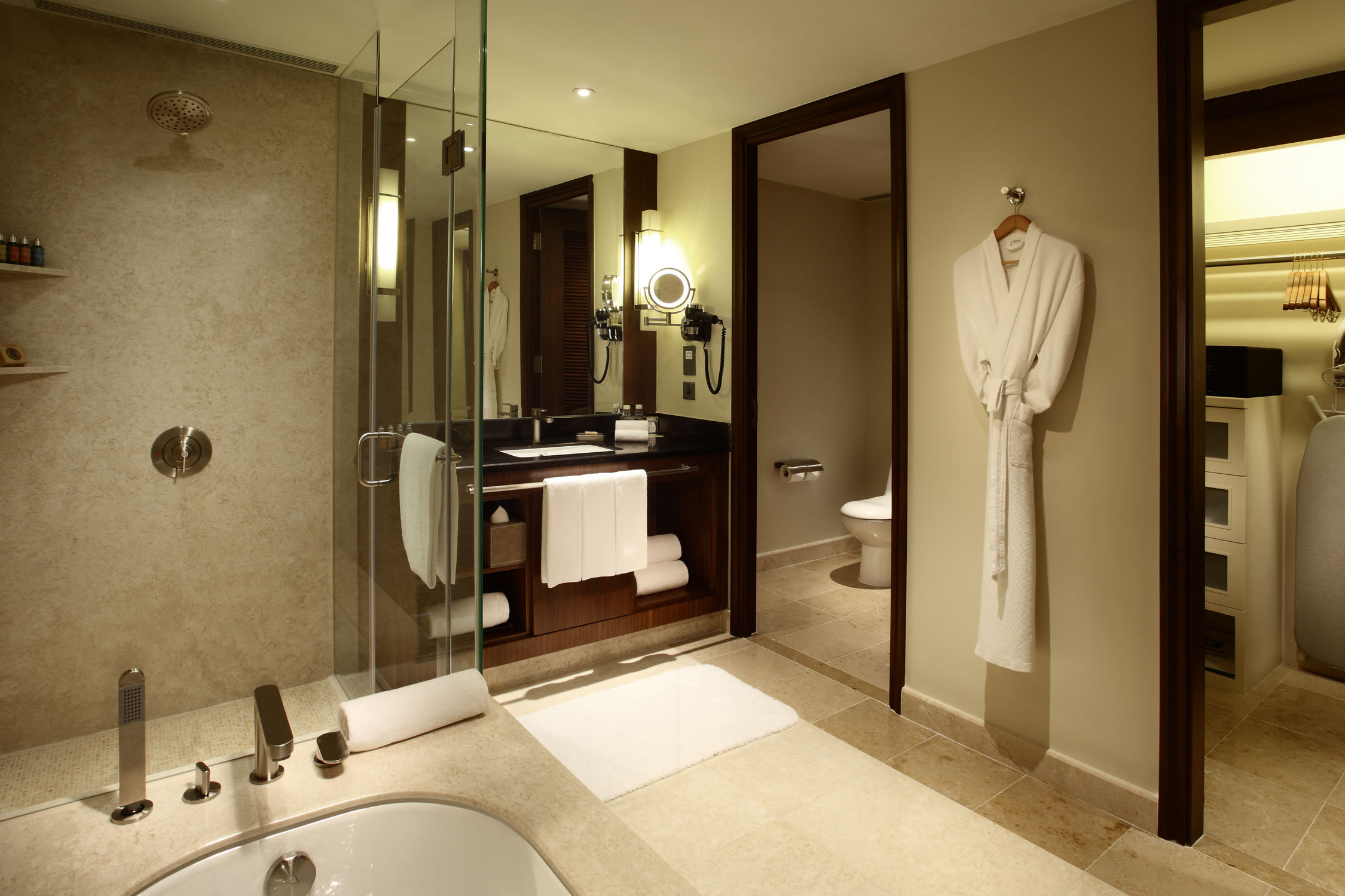 The Londoner Hotel (ex Holiday Inn Macao Cotai Central) 49/50