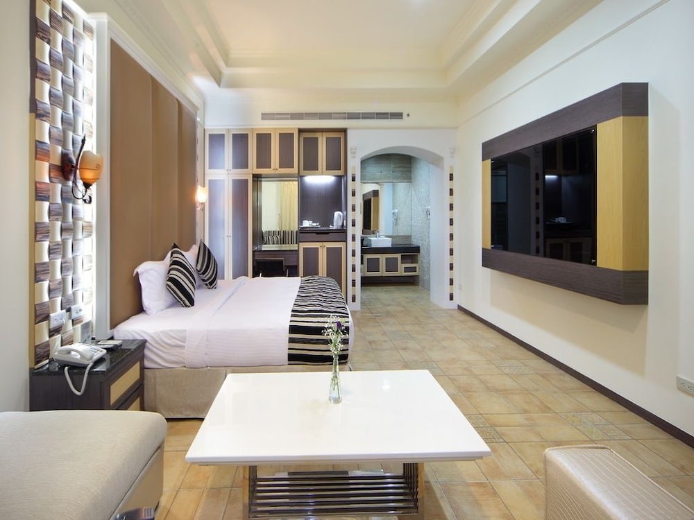 Lan Hai Inn 30/48