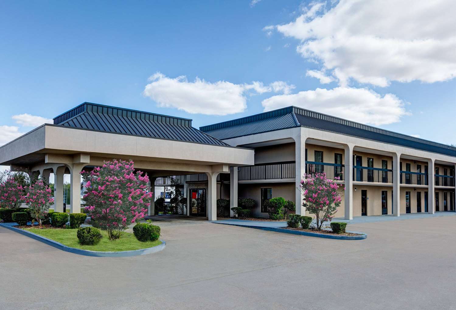 Days Inn by Wyndham Greenville MS 6/44