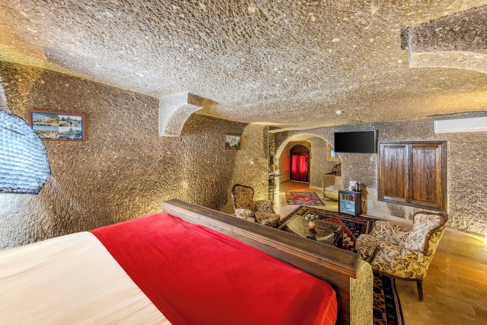 Cave, Suite, King Bed
