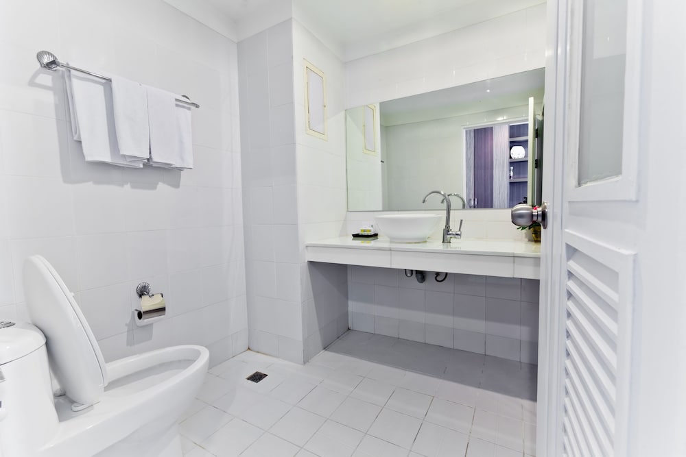Sunday Platinum Suites 46/50