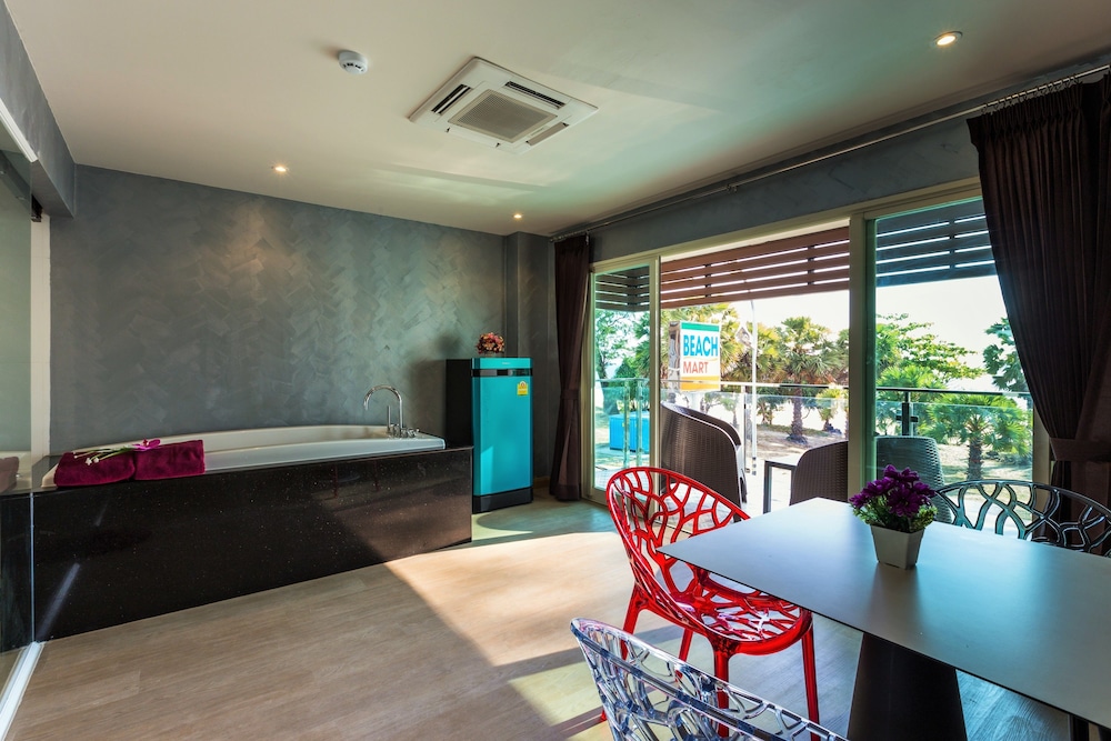 Anda Beachside Hotel 11/85