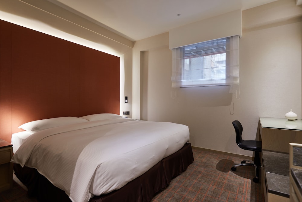 BUSINESS, QUEEN BED