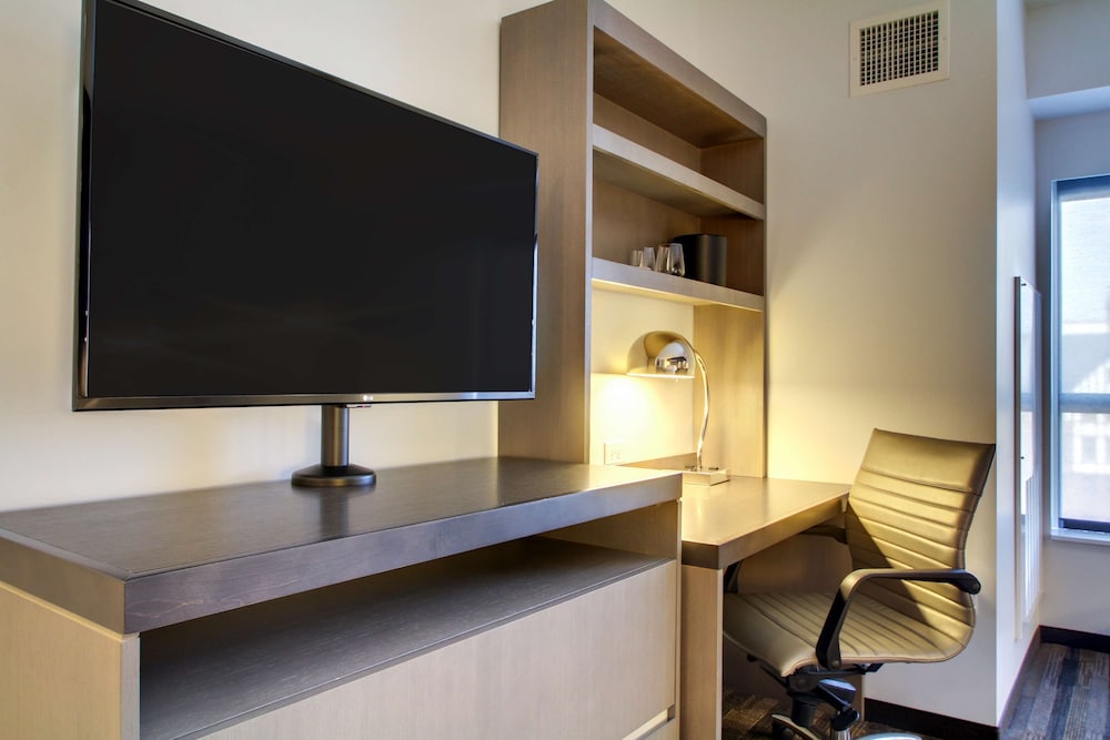 Hyatt House Chicago/Evanston 8/65