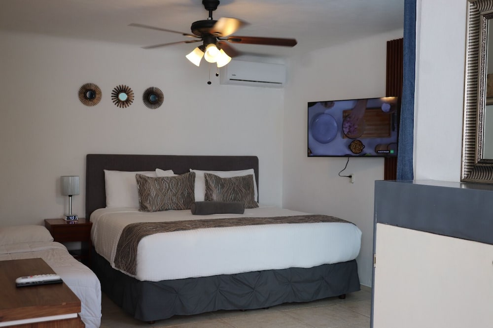 Deluxe, Triple, King Bed, Pool Side, Sofa, Accessible